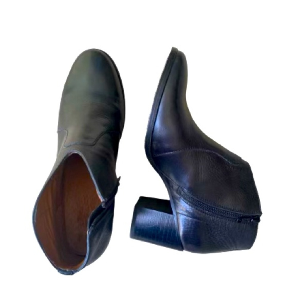 FRYE black ankle booties